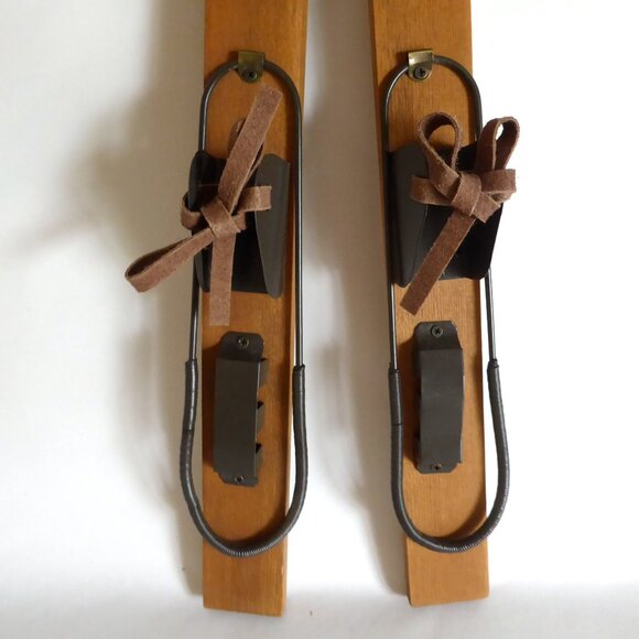 NEW 30” ELF SKI ORNAMENT WINTER HOLIDAY CHRISTMAS ANTIQUE WOOD DECOR PAIR - Picture 2 of 12